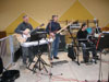 TOUR DE VILLE : Les musiciens et chanteurs ont s tenir le flot des notes avec grande habilet, durant le concert.