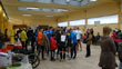 DANS LE GYMNASE : Regroupement des coureurs du Footing Sympa, avec sur la perspective les stands proposs cet aprs-midi-l.